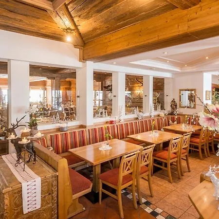 Aparthotel Almschloessl & Schrotteralm 4*