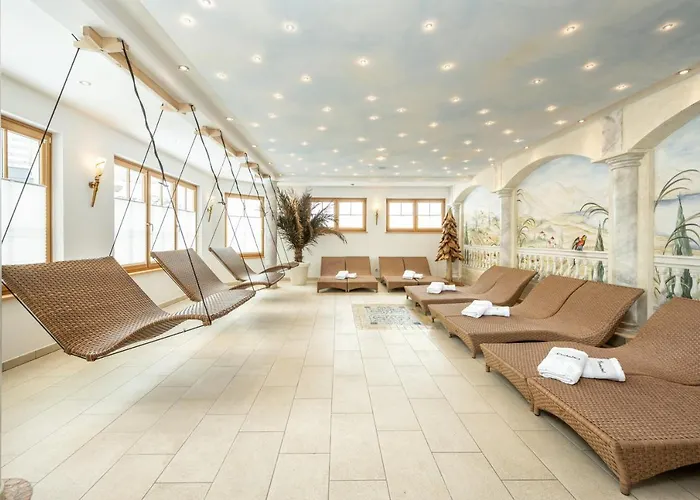 Aparthotel Almschloessl & Schrotteralm 4*