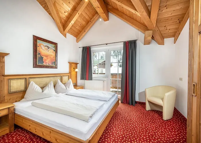 Aparthotel Almschloessl & Schrotteralm 4*